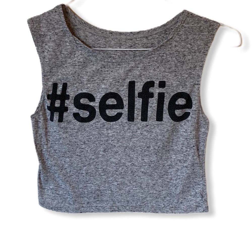 Crop Tank with text ‘#SELFIE’